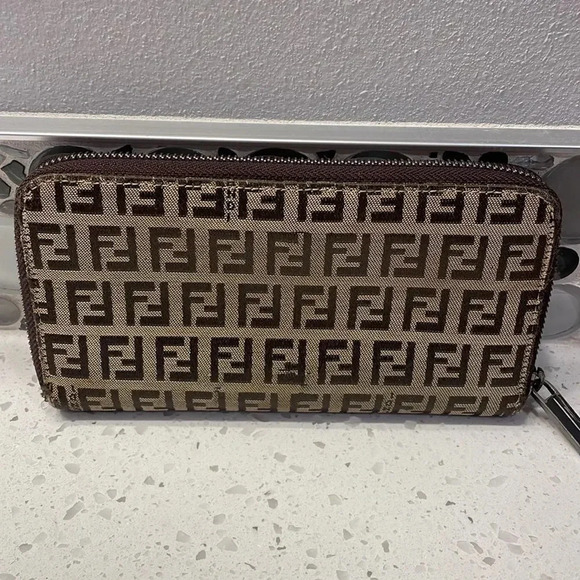 Fendi authentic canvas wallet - Picture 4 of 16
